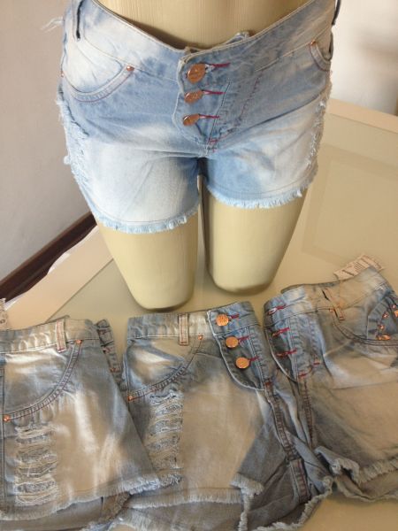 Short Jean rasgado